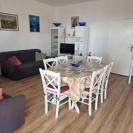 Karlo Apartment