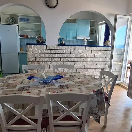 Karlo Apartment *